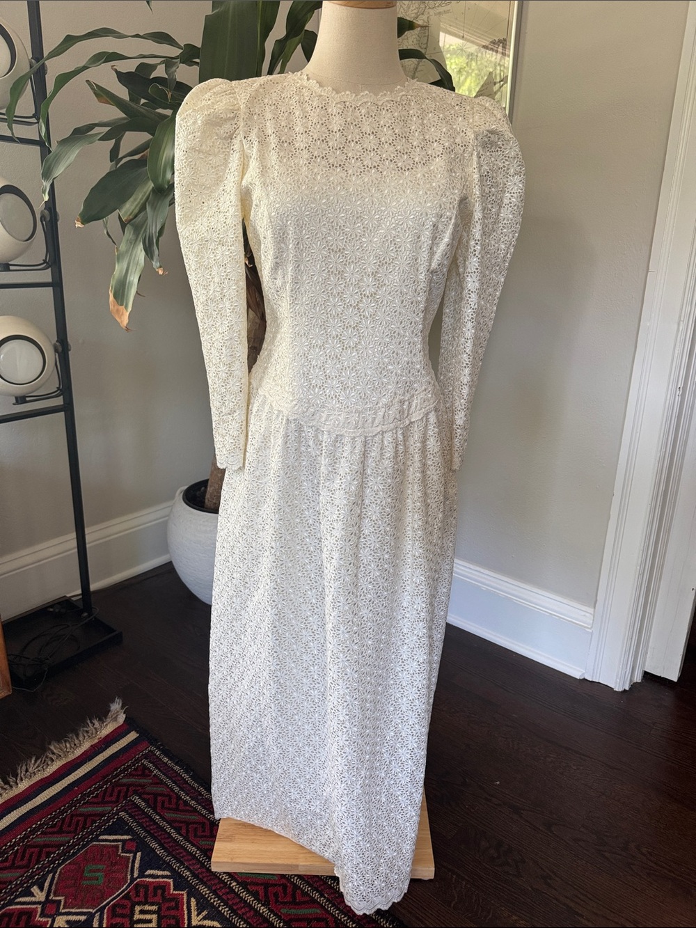 Vintage Cream Lace Long-Sleeve Maxi Dress